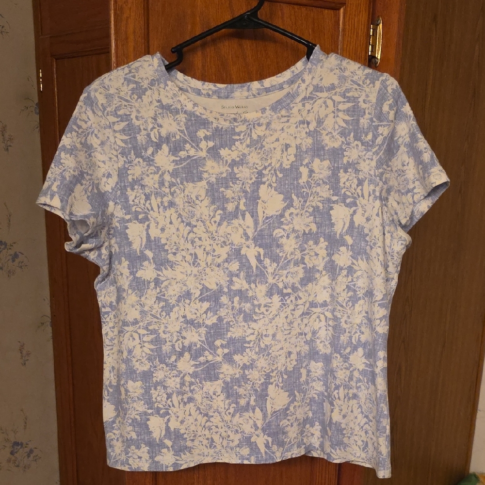 Studio Works Light Blue and White Floral Short Sleeve Tee